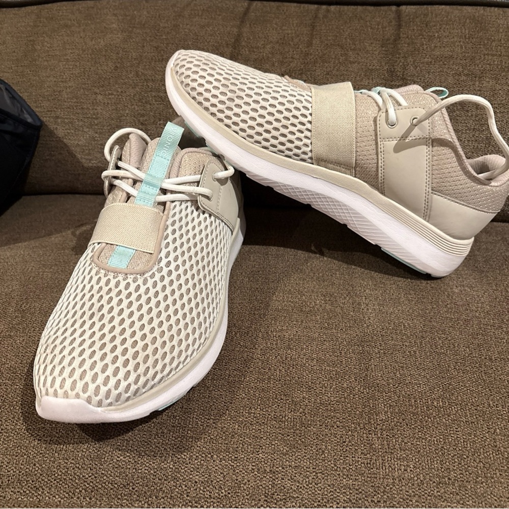 Vionic Coro Sneakers Womens 9.5 Wide Beige White Mesh Athletic Running Shoes